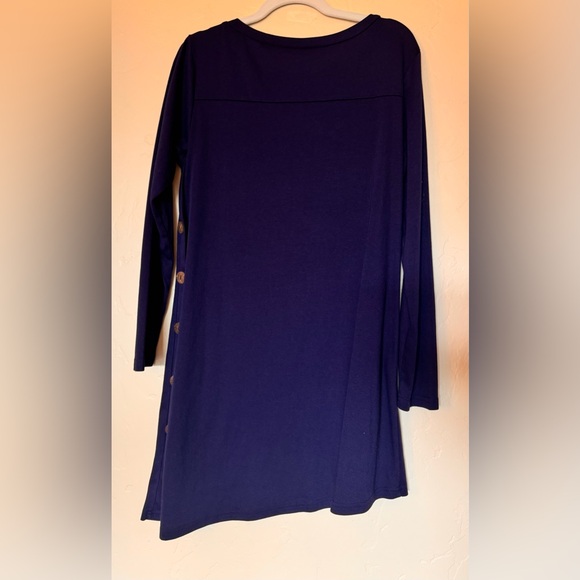 KORSIS Large Long Sleeve Dress with side Buttons. - Picture 7 of 12